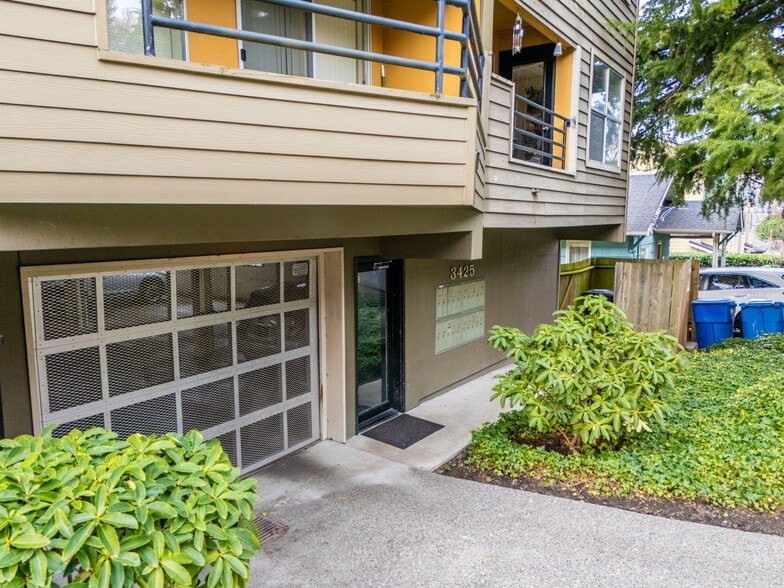 More Photos Of 3425 14th Ave W, Seattle Apartments For Sale