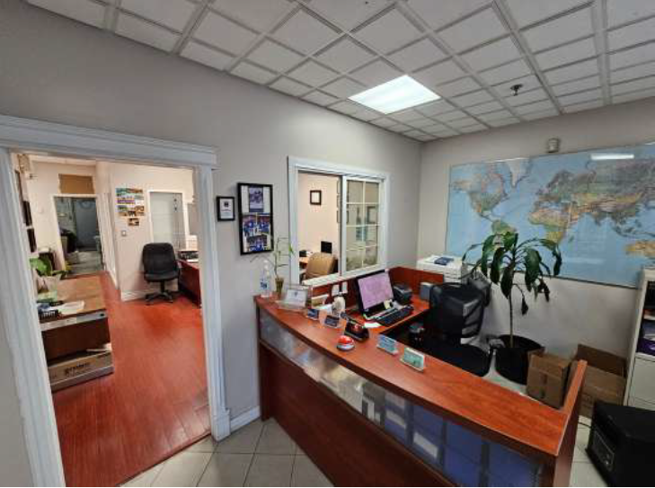 More Photos Of 2355 Derry Rd E, Mississauga Office For Sale