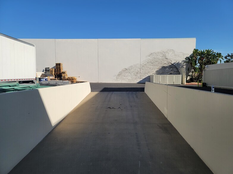 More Photos Of 2905 E Philadelphia St, Ontario Warehouse For Lease