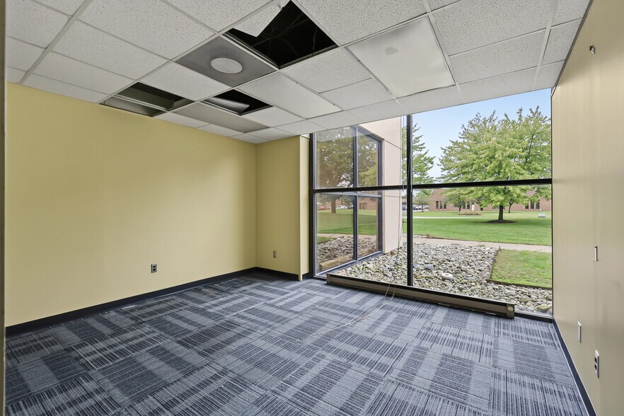 More Photos Of 15201 Mercantile Dr, Dearborn Light Manufacturing For Sale