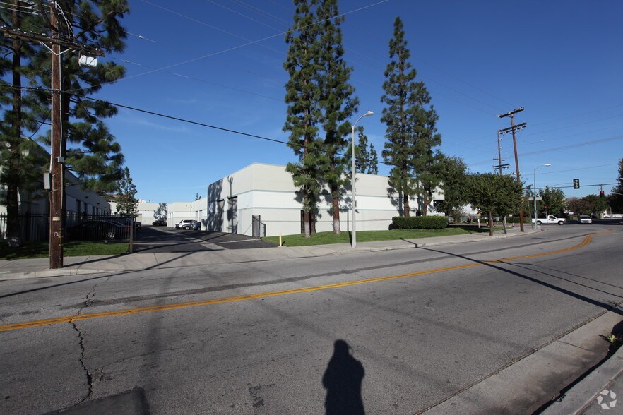 More Photos Of 21700-21730 Nordhoff St, Chatsworth Warehouse For Lease
