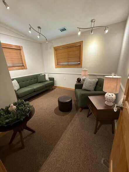 More Photos Of 5619 Highland Rd, Waterford Medical For Sale