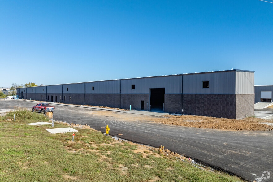 More Photos Of 815 Aviation Ln, Gallatin Unknown For Lease