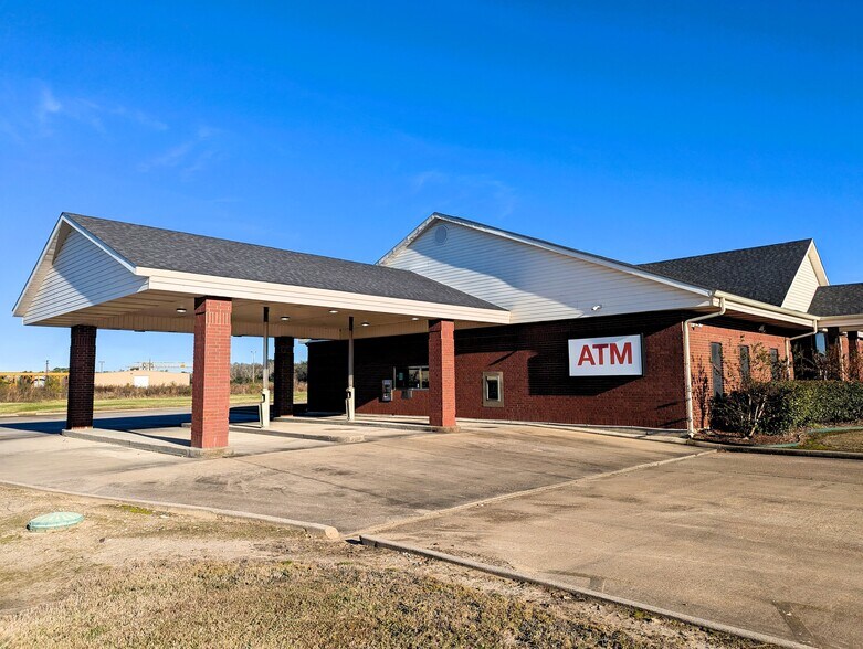 More Photos Of 8109 Smith Rd, Beaumont Office For Sale