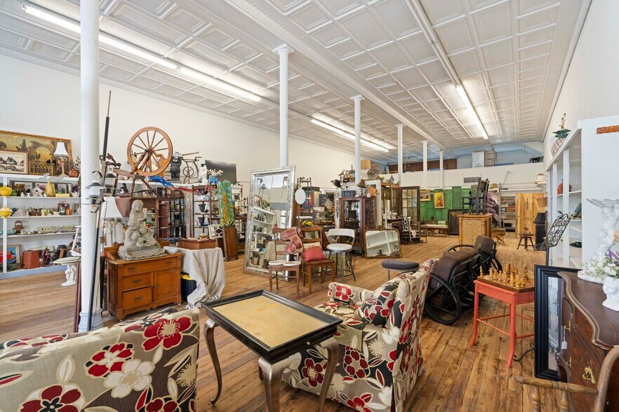 More Photos Of 106 W Oak St, Arcadia Storefront For Sale