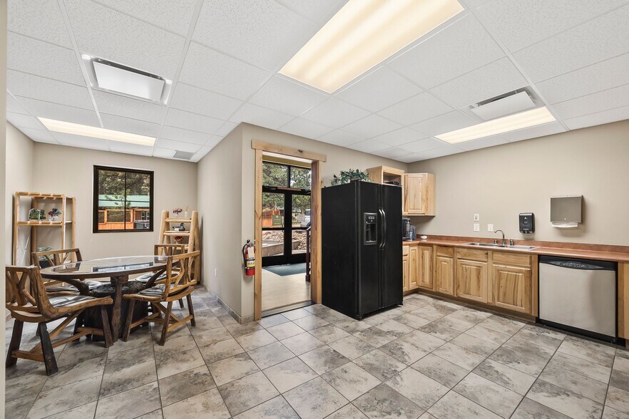 More Photos Of 509 Scott Ave, Woodland Park Medical For Sale