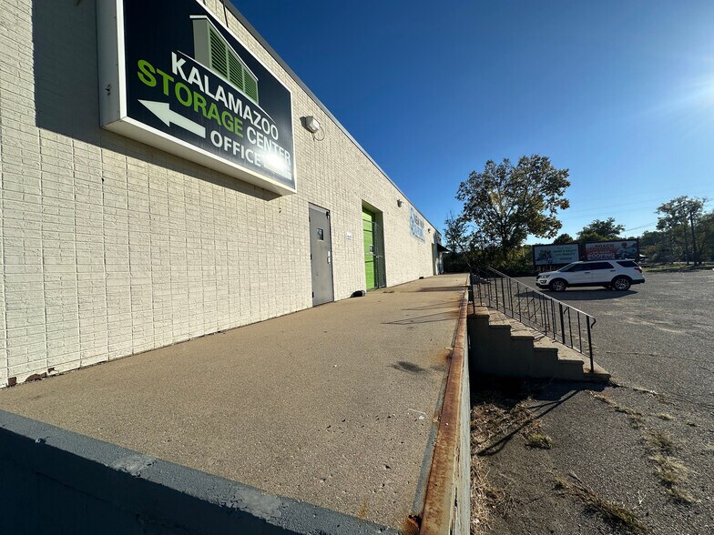 More Photos Of 3003-3023 S Burdick St, Kalamazoo Warehouse For Lease