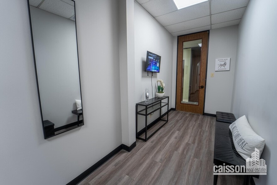 More Photos Of 6220 WESTPARK Dr, Houston Office For Lease