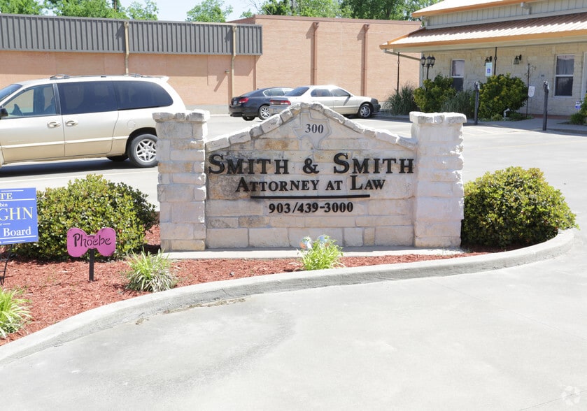 More Photos Of 300 Oak Ave, Sulphur Springs Office For Sale