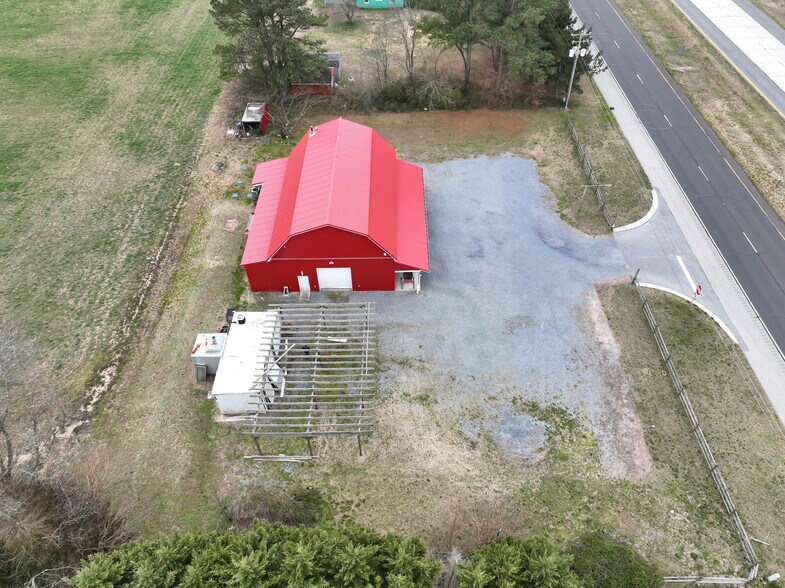 More Photos Of 8977 DuPont Blvd, Lincoln Convenience Store For Sale