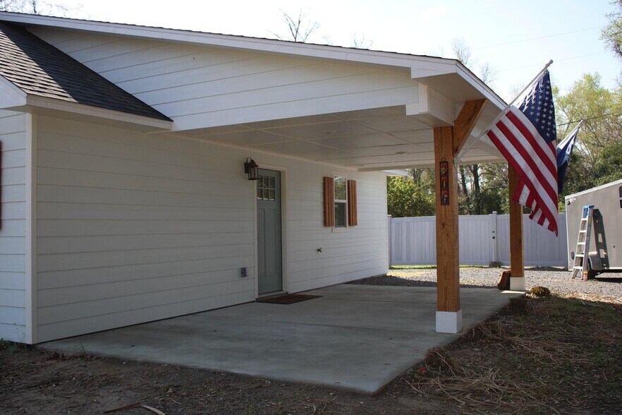 More Photos Of 306 N Live Oak Dr, Moncks Corner Flex For Sale