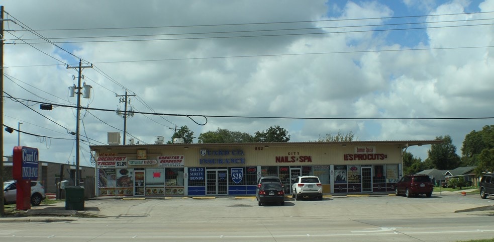 More Photos Of 832 Burke Rd, Pasadena Freestanding For Lease