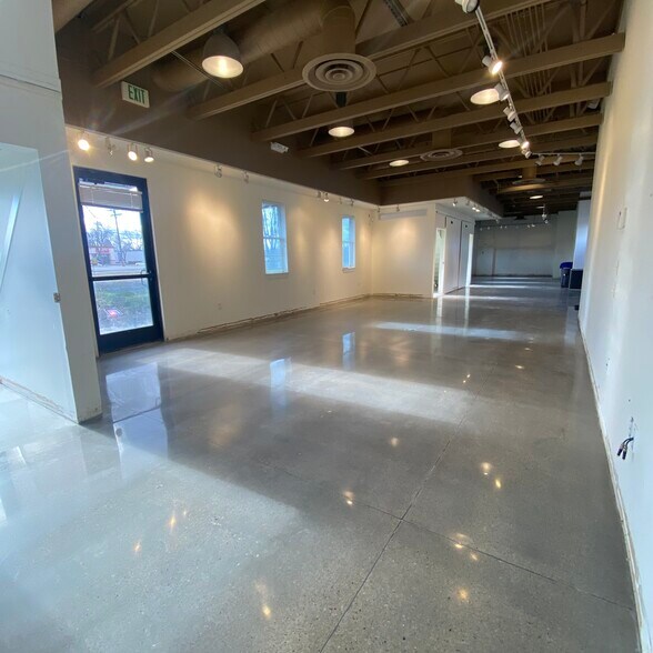 More Photos Of 650 E Fairview Ave, Meridian Storefront Retail Office For Sale