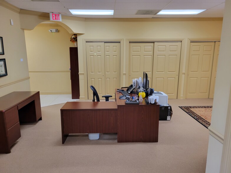 More Photos Of 2745 E Oakland Park Blvd, Fort Lauderdale Office For Sale
