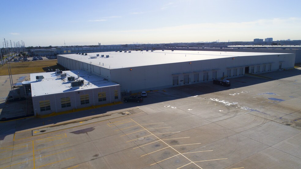 More Photos Of 5661 Brittmoore Rd, Houston Warehouse For Lease
