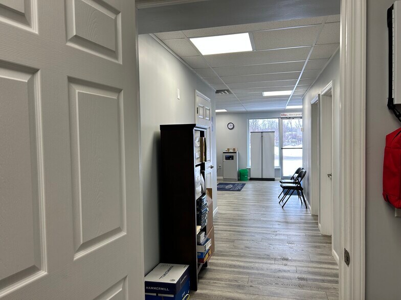 More Photos Of 150 Riverside Dr, Battle Creek Office For Sale