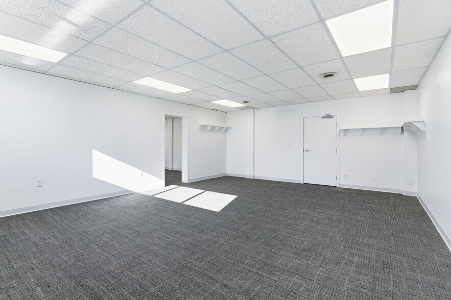 More Photos Of 125 Chenoweth Ln, Louisville Office Residential For Lease