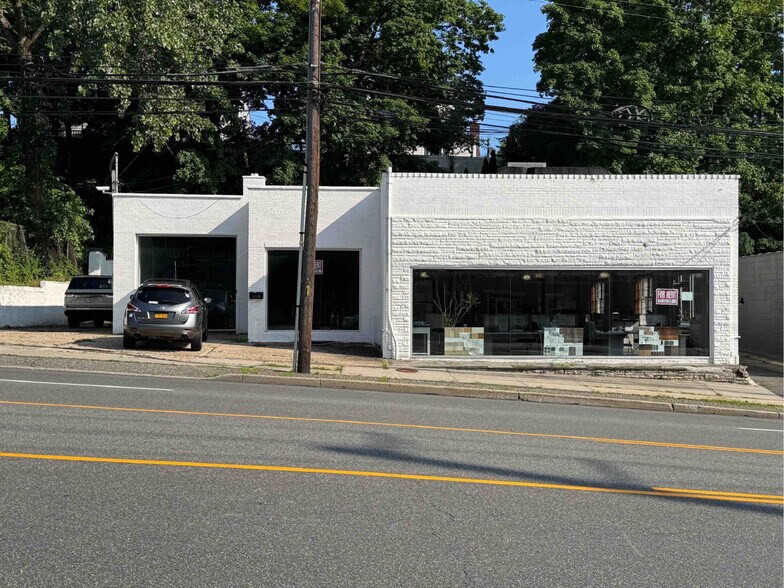More Photos Of 1208-1210 Northern Blvd, Manhasset Storefront Retail Office For Lease