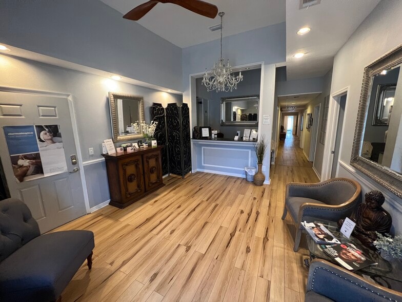 More Photos Of 2108 W Kennedy Blvd, Tampa Freestanding For Sale