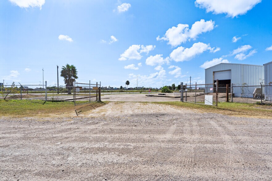 More Photos Of 8602 Broadway St, Galveston Warehouse For Sale