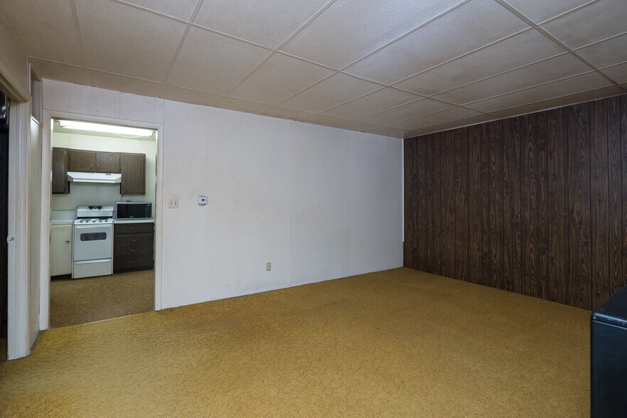 More Photos Of 15 W Main St, Green River Freestanding For Sale
