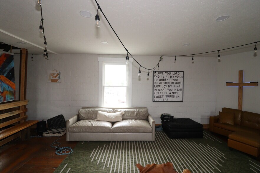 More Photos Of 139 S Broadway St, Blanchester Storefront Retail Residential For Sale