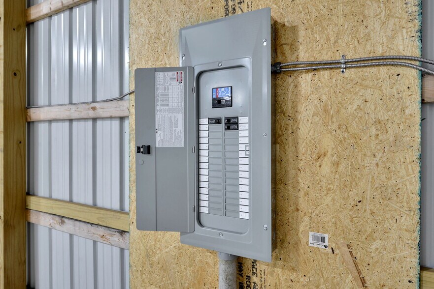 More Photos Of 5263 Harrisburg Pike, Grove City Warehouse For Lease