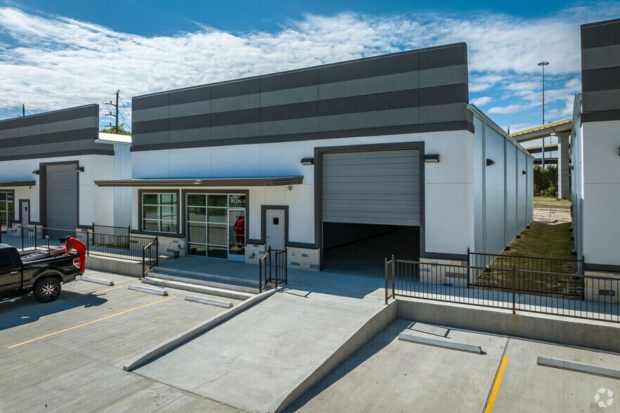 More Photos Of 6409 Eddie Dr, Humble Warehouse For Sale