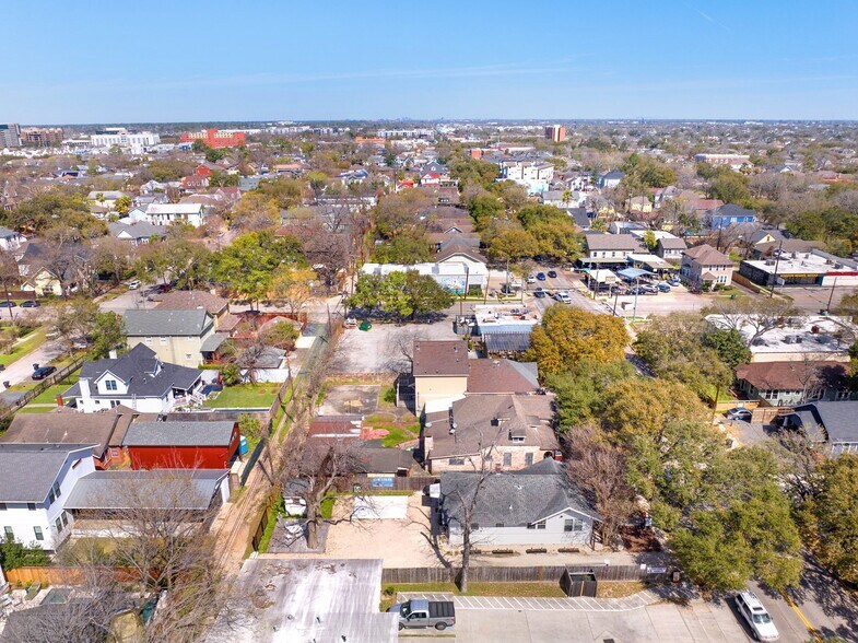 More Photos Of 1333-1335 Yale St, Houston General Retail For Sale