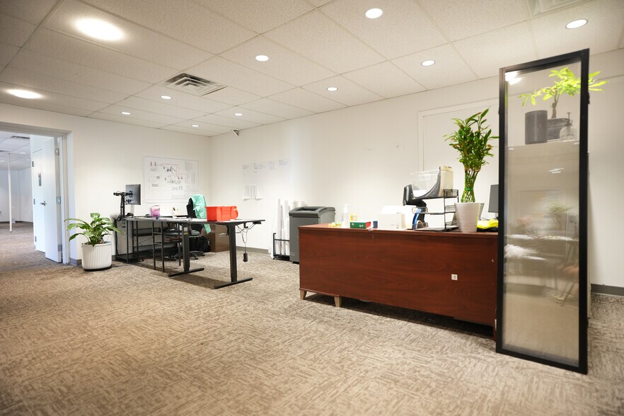 More Photos Of 35 Research Pky, Old Saybrook Light Manufacturing For Sale