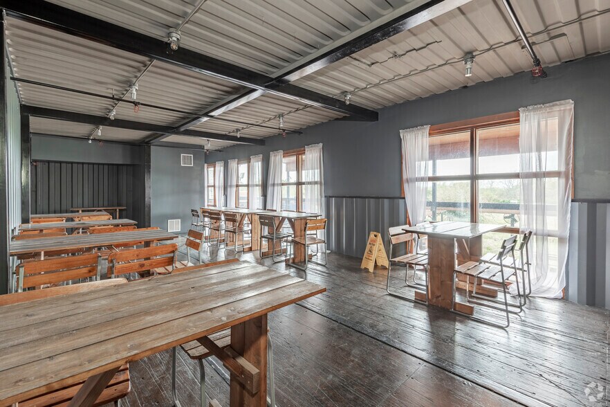 More Photos Of 18745 Redland Rd, San Antonio Restaurant For Sale