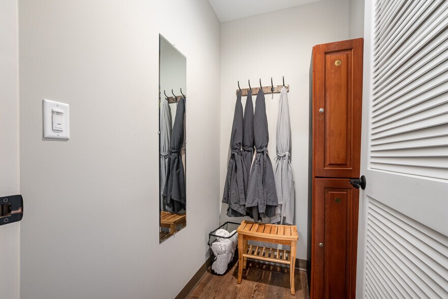 More Photos Of 4456-4460 Bridgetown Rd, Cincinnati Office For Lease