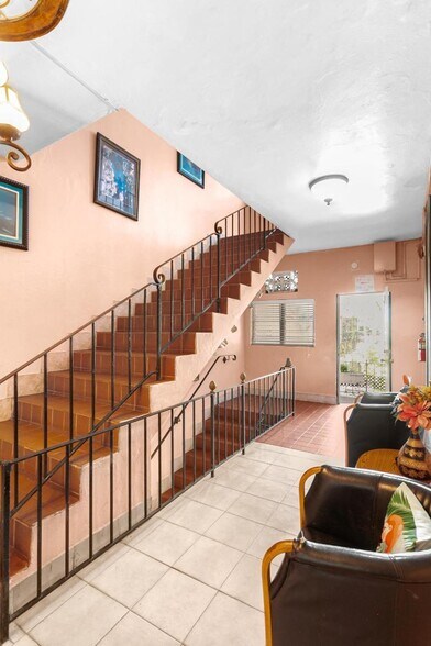 More Photos Of 40 George St, Nassau Hotel For Sale