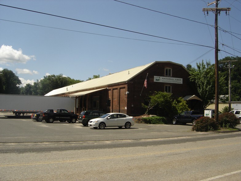 More Photos Of 44 Depot St, Belchertown Warehouse For Lease
