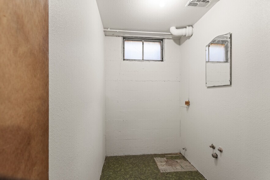 More Photos Of 1454 Tamarac St, Denver Flex For Sale