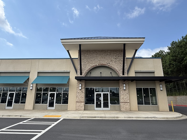 More Photos Of 310 Lanier Cir, Woodstock Storefront For Lease
