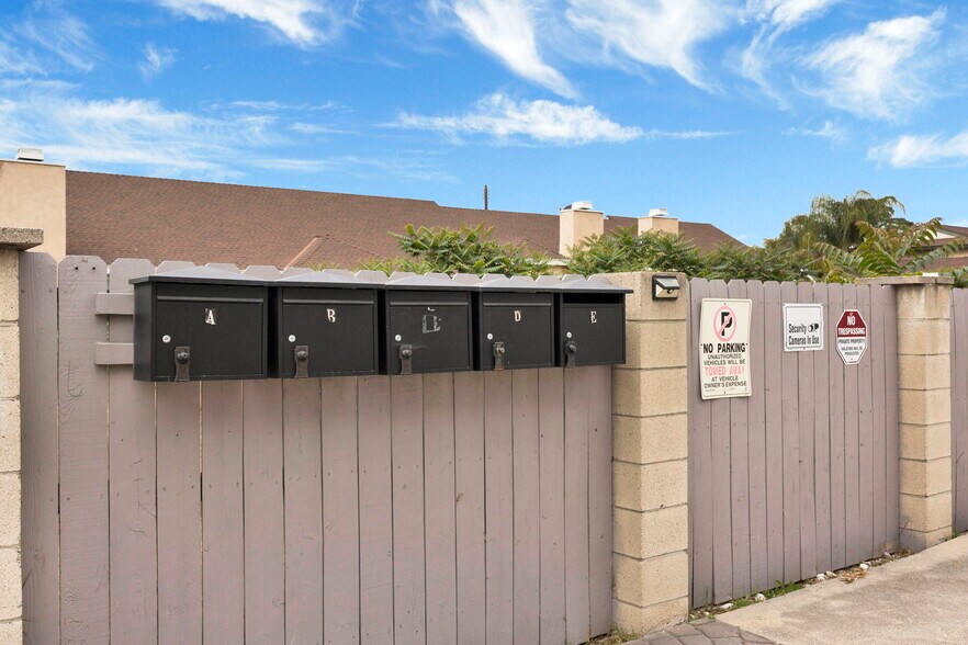 More Photos Of 1835 S Alta Vista Ave, Monrovia Multifamily For Sale