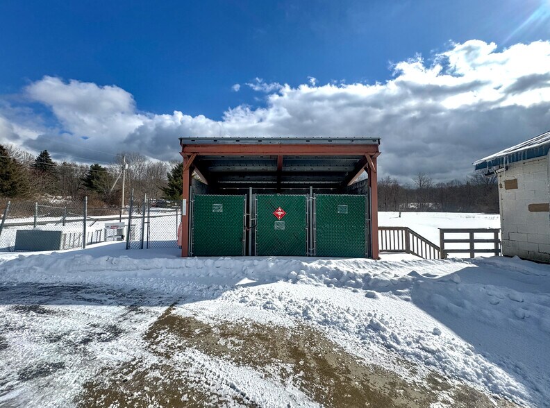 More Photos Of 33 Transport Dr, Bennington Freestanding For Sale