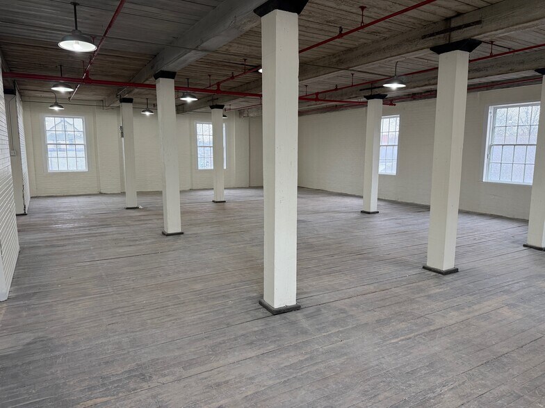 More Photos Of 30 Clark St, East Hartford Warehouse For Lease