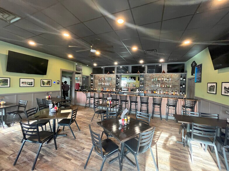 More Photos Of 1569 Forest Ave, Portland Restaurant For Sale