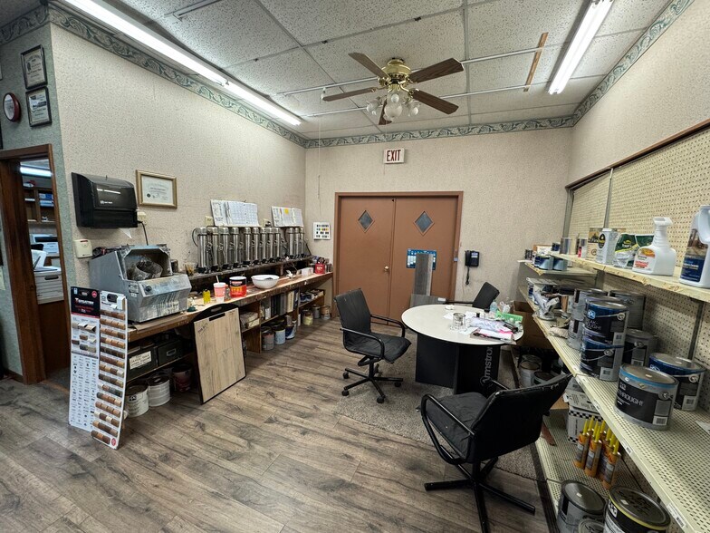More Photos Of 1900 Crockett Rd, Palestine Storefront For Sale