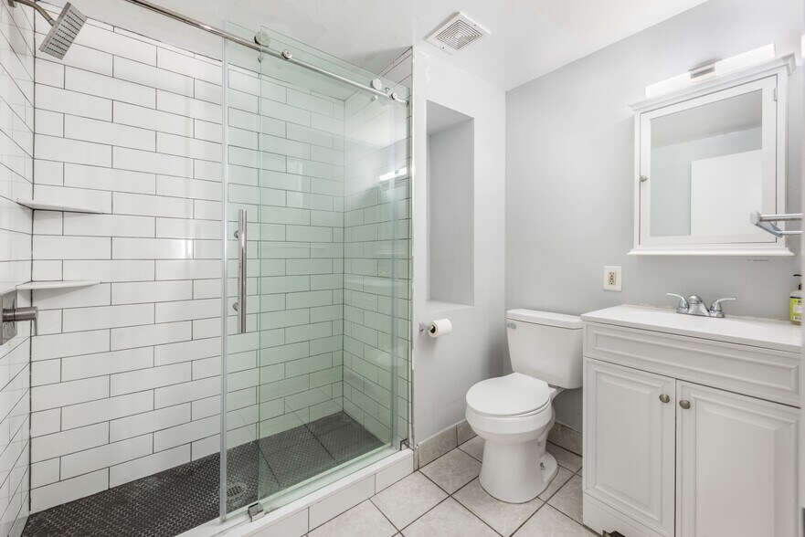 More Photos Of 2015 Walnut St, Philadelphia Apartments For Sale