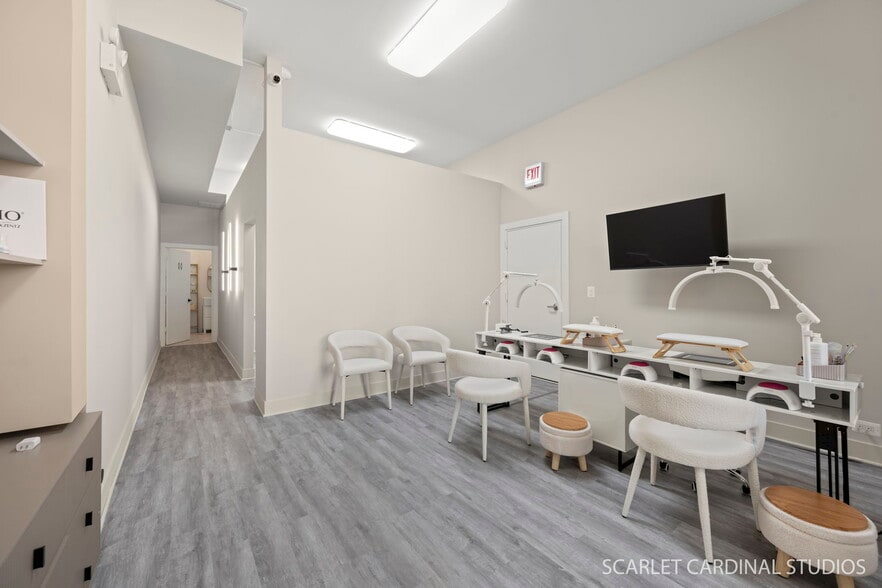 More Photos Of 2956 N Lincoln Ave, Chicago General Retail For Lease