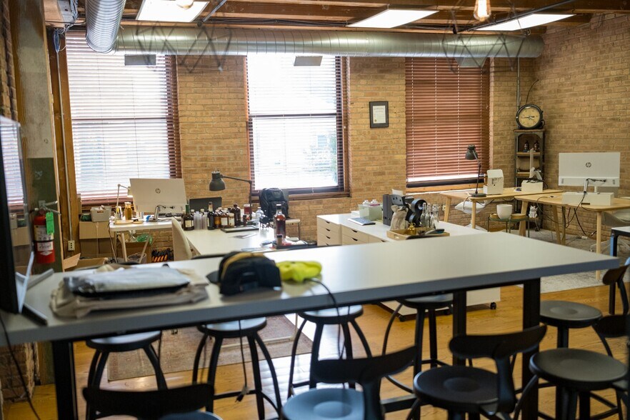 More Photos Of 1644 N Honore St, Chicago Loft Creative Space For Lease