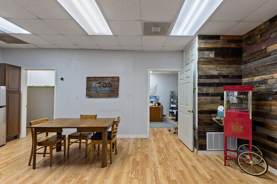 More Photos Of 1118 Interstate Highway 30, Greenville Storefront Retail Office For Lease