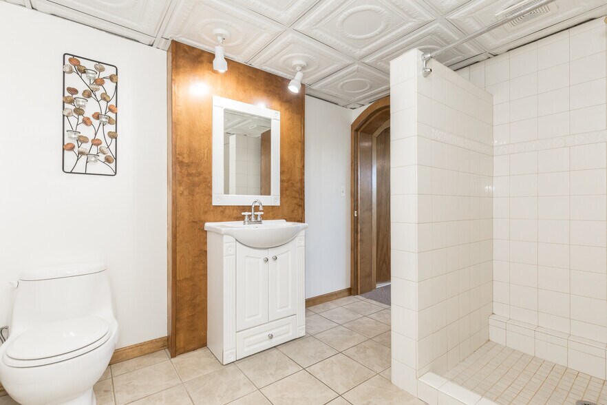 More Photos Of 131 Copenhaver St, Marion Shelter For Sale