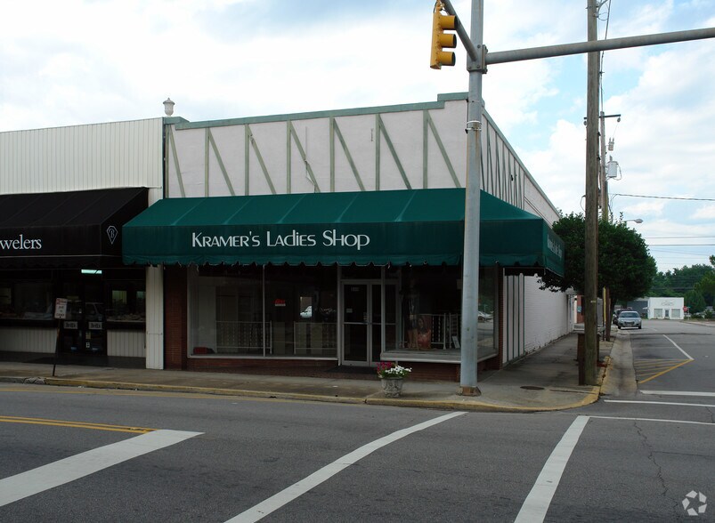 More Photos Of 800 S Madison St, Whiteville Storefront For Lease