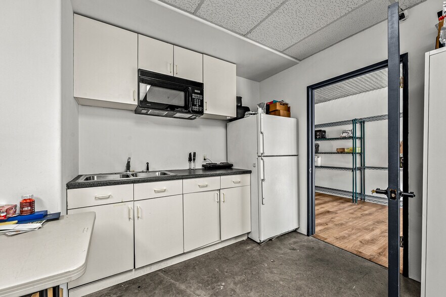 More Photos Of 2575 Fortune Way, Vista Warehouse For Lease