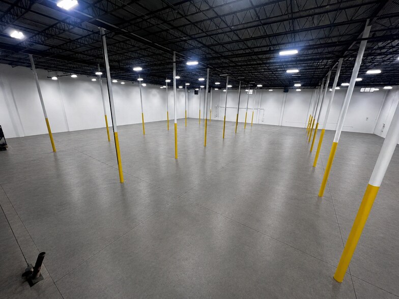 More Photos Of 10910 Katy Fwy, Houston Distribution For Lease