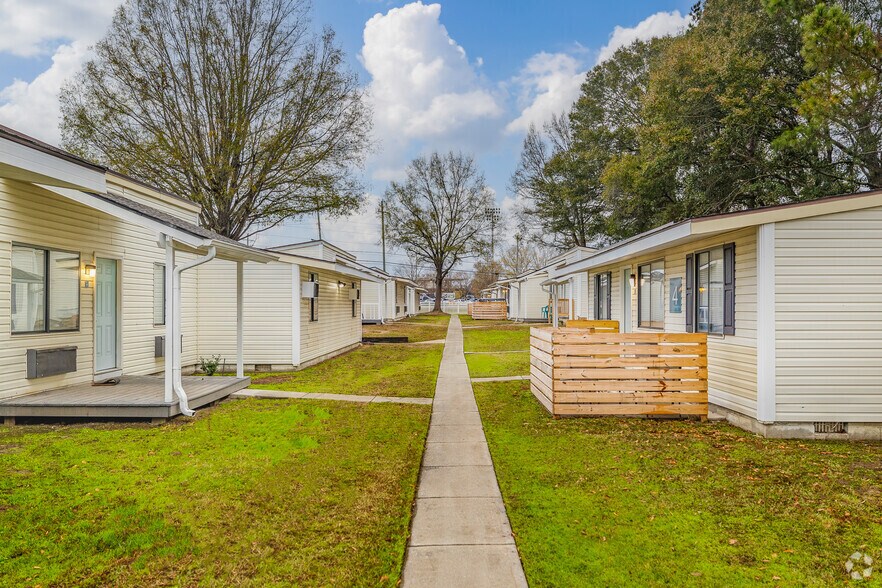 More Photos Of 210 Lanier Dr, Statesboro Apartments For Sale